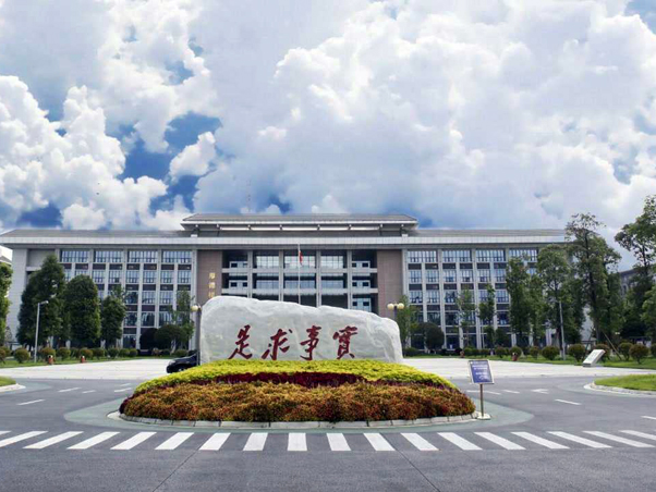 �й�������ί��У